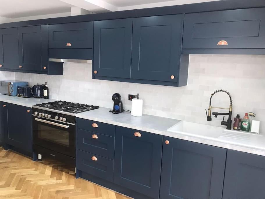 Large Newly Refurbished House Close To Harbour Bristol Exterior foto