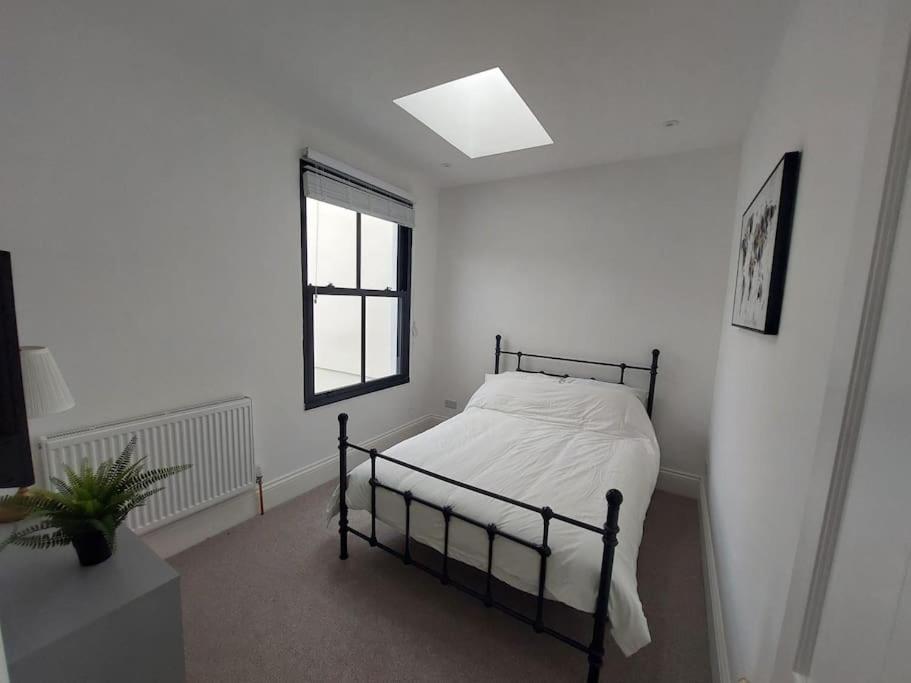 Large Newly Refurbished House Close To Harbour Bristol Exterior foto
