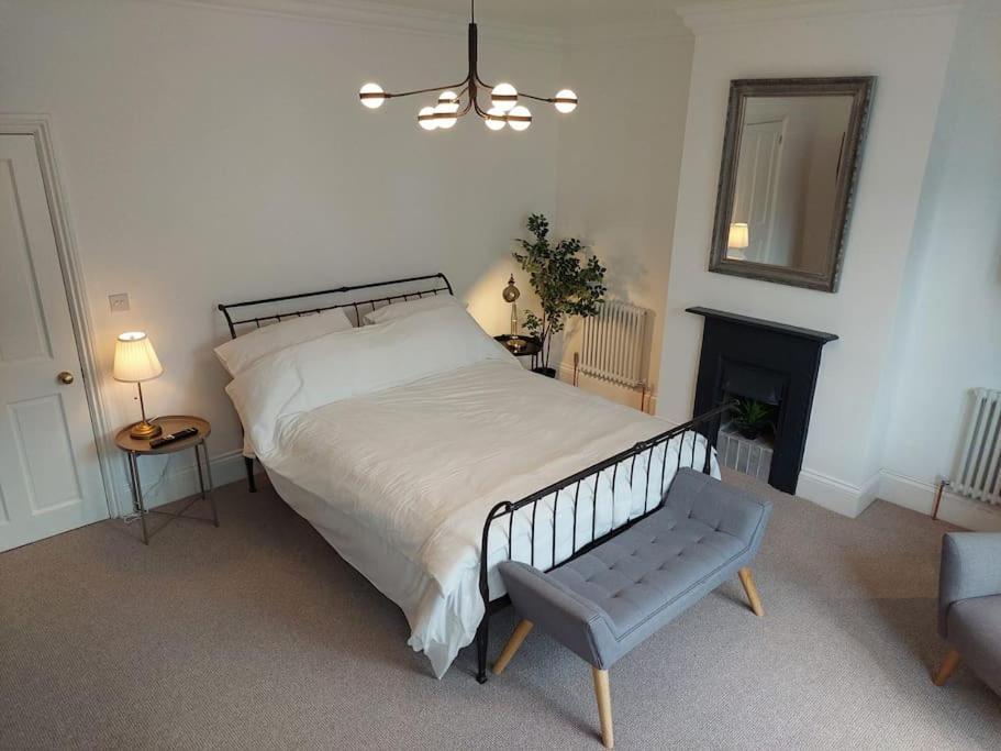 Large Newly Refurbished House Close To Harbour Bristol Exterior foto
